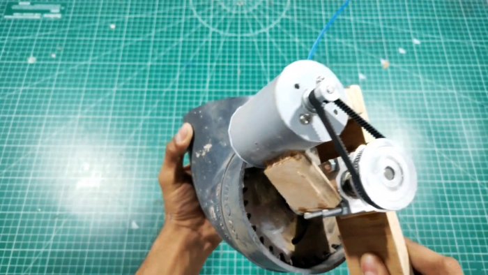 Как сделать мини циркулярную пилу 12 В