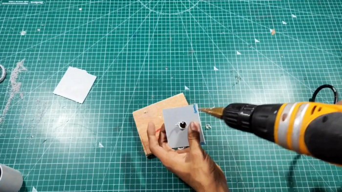 Как сделать мини циркулярную пилу 12 В