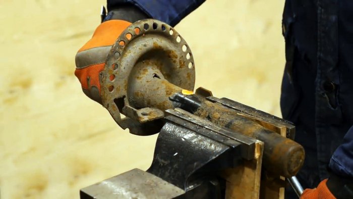 Как сделать тиски из старых амортизаторов