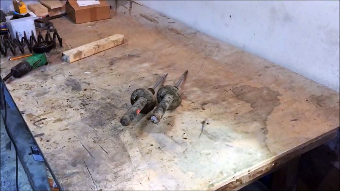 Как сделать табуретку из старого амортизатора