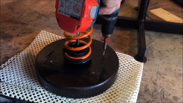 Как сделать табуретку из старого амортизатора