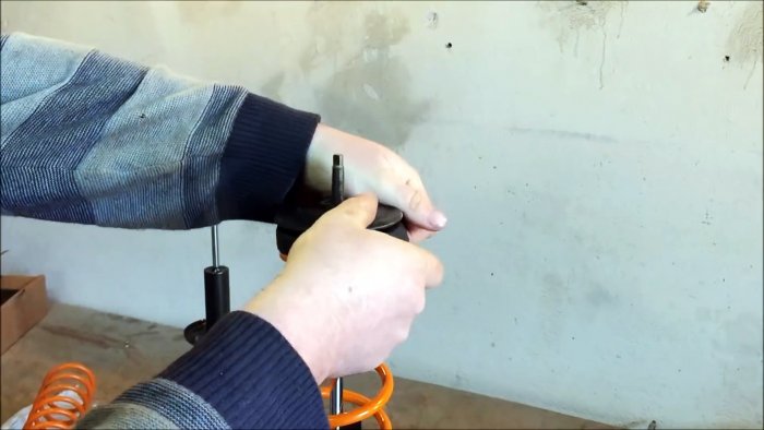 Как сделать табуретку из старого амортизатора