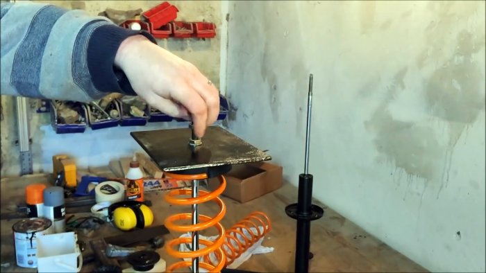 Как сделать табуретку из старого амортизатора