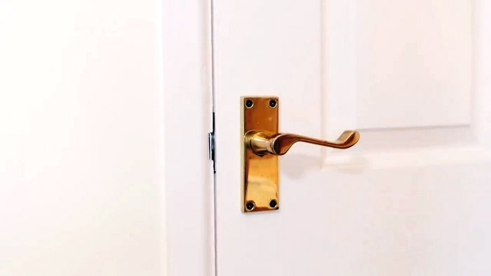 4 способа заблокировать межкомнатную дверь без замка