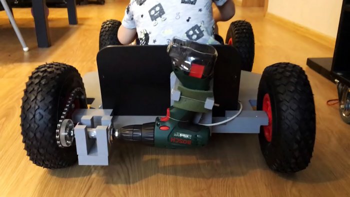 Как сделать детский электромобиль из фанеры и шуруповерта