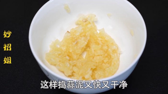 Нет терки Как при помощи пластиковой бутылки не только почистить но и измельчить чеснок