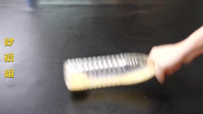 Нет терки Как при помощи пластиковой бутылки не только почистить но и измельчить чеснок