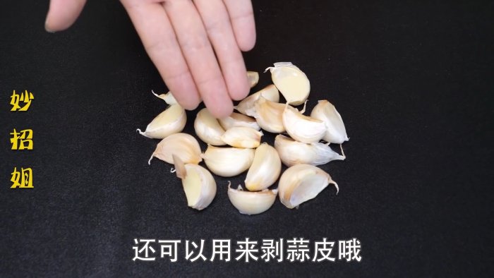 Нет терки Как при помощи пластиковой бутылки не только почистить но и измельчить чеснок