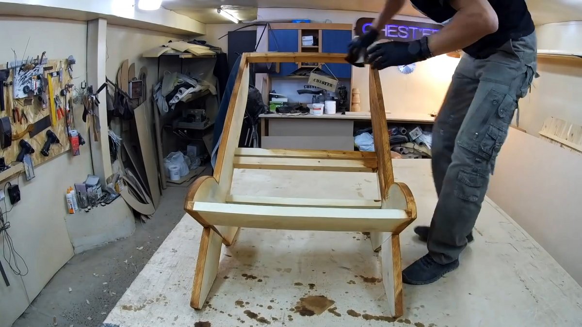 Как сделать крутое кресло-лежак простыми инструментами
