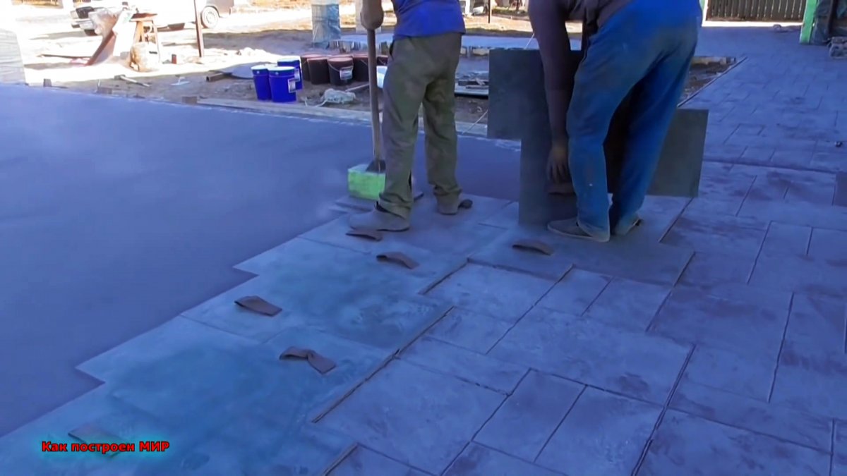 Как уложить печатный бетон, чтобы его было не отличить от плитки