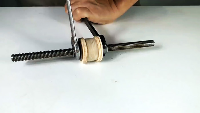Как сделать из дрели станок для заточки дисковых пил и не только