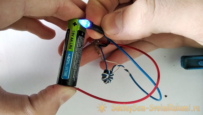 Преобразователь который заставит светится светодиод от одной батарейки