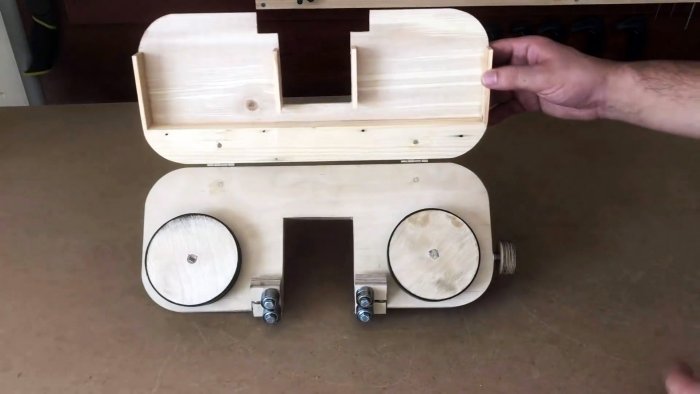 Самодельная ручная ленточная пила из фанеры с приводом от шуруповерта