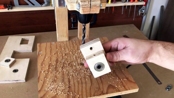 Самодельная ручная ленточная пила из фанеры с приводом от шуруповерта