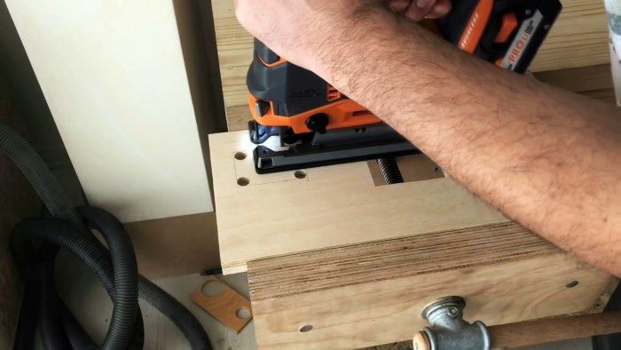 Самодельная ручная ленточная пила из фанеры с приводом от шуруповерта