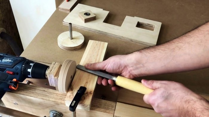 Самодельная ручная ленточная пила из фанеры с приводом от шуруповерта