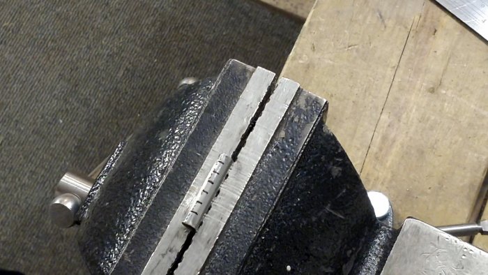 Как сделать петли с помощью простых инструментов