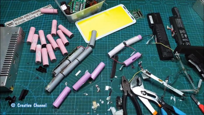 Как сделать мега мощный фонарь из старых аккумуляторов от ноутбуков и светодиодной панели