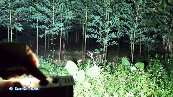 Как сделать мега мощный фонарь из старых аккумуляторов от ноутбуков и светодиодной панели