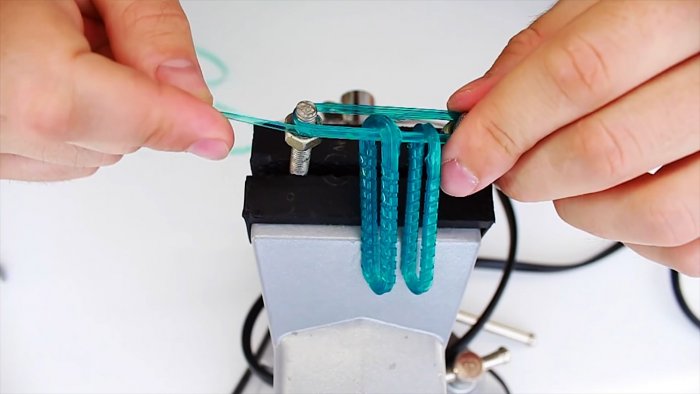 Как сделать прочнейшую цепь из пластиковых бутылок