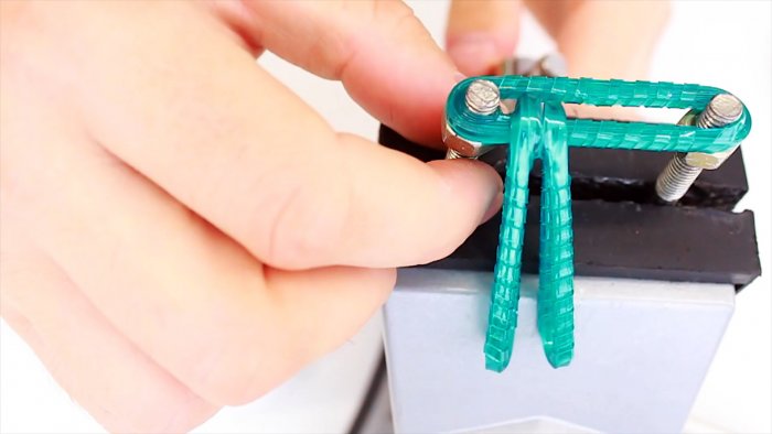 Как сделать прочнейшую цепь из пластиковых бутылок