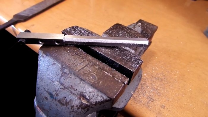 Как сделать надежный лобзик для фигурной резки