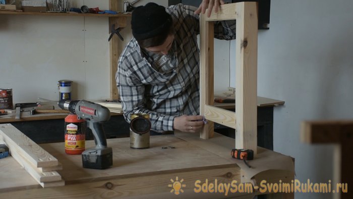 Как сделать контейнер для цветов из поддонов