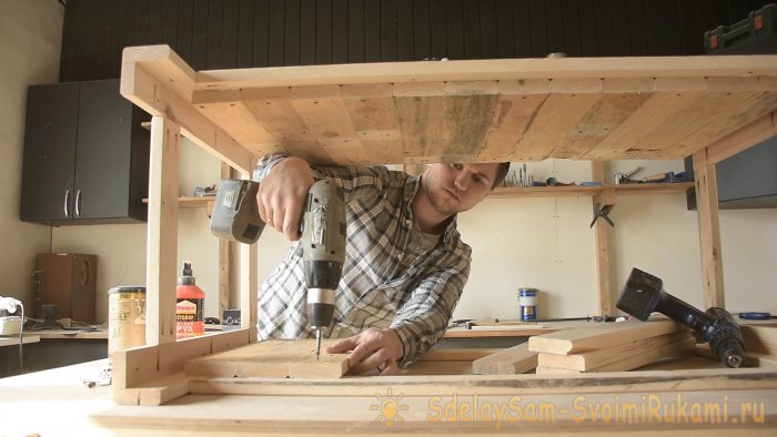 Как сделать контейнер для цветов из поддонов