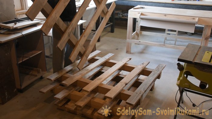 Как сделать контейнер для цветов из поддонов