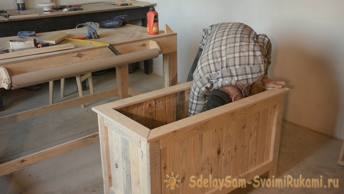 Как сделать контейнер для цветов из поддонов