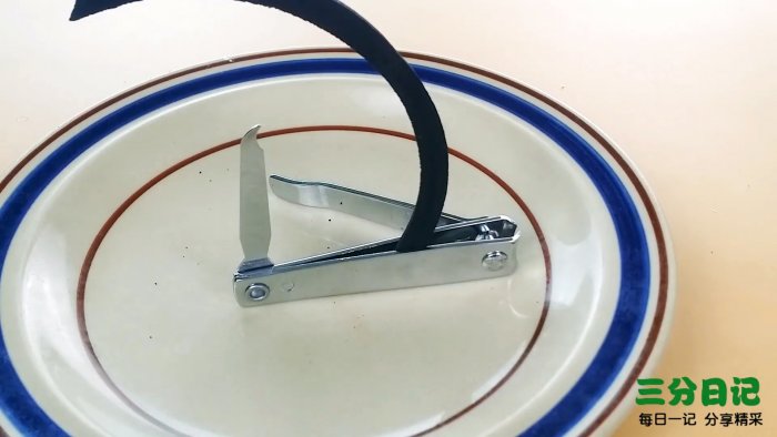 Посмотрите сколько инструментов сможет заменить книпсер для ногтей