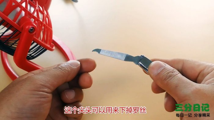 Посмотрите сколько инструментов сможет заменить книпсер для ногтей