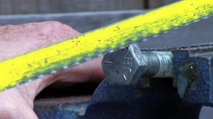 Как сделать фрезу из болта для работы в труднодоступных местах