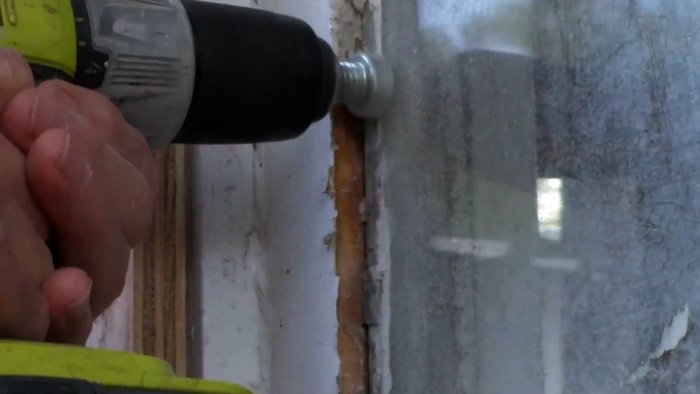 Как сделать фрезу из болта для работы в труднодоступных местах