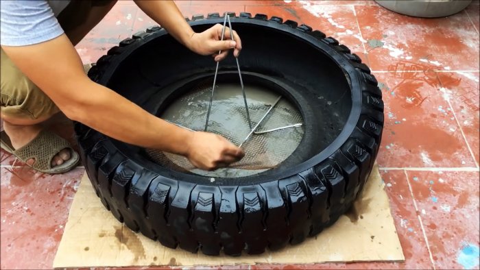 Как сделать трехъярусный садовый фонтанчик из старых покрышек