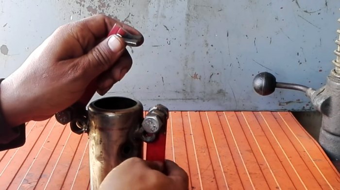 Как сделать универсальный съемник из гидравлического домкрата