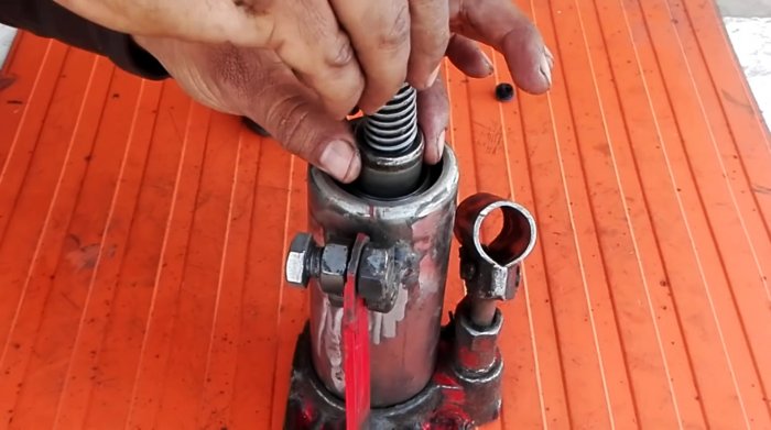 Как сделать универсальный съемник из гидравлического домкрата