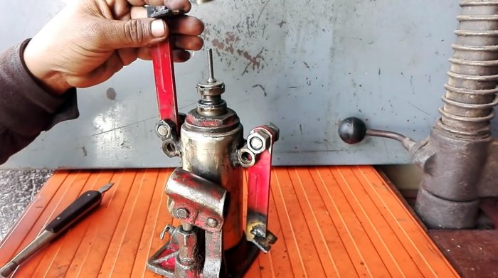 Как сделать универсальный съемник из гидравлического домкрата