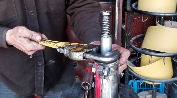 Как сделать универсальный съемник из гидравлического домкрата