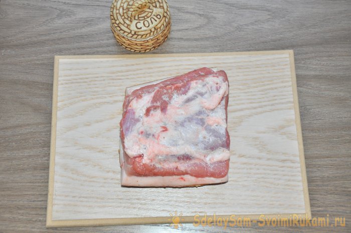 Копченое сало в рукаве в духовке