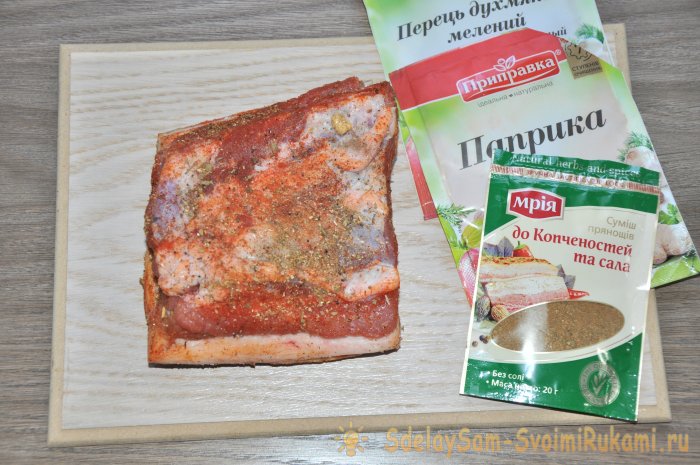 Копченое сало в рукаве в духовке
