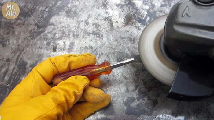 Делаем 2 новых инструмента из старой отвертки