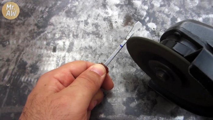 Делаем 2 новых инструмента из старой отвертки