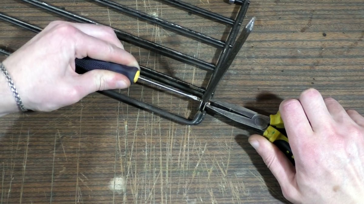 Как сделать очень легкий туристический мангал из решетки от духовки