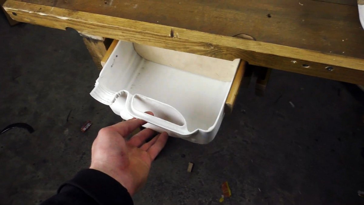 Как применить пластиковую канистру с пользой в гараже или мастерской