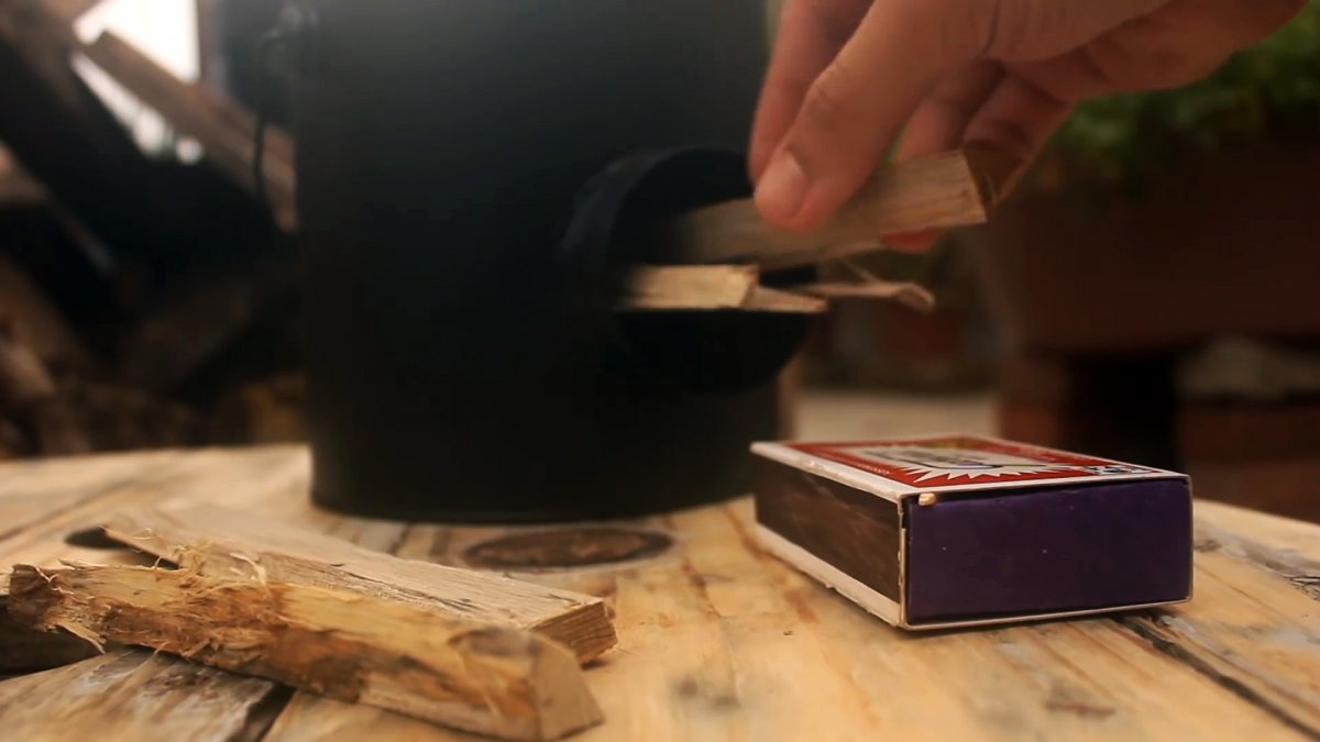 Полезное применение жестяным банкам: как сделать мини печь для уличной готовки
