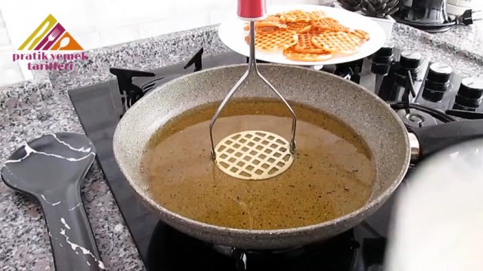 Супер хворост приготовленный при помощи картофелемялки