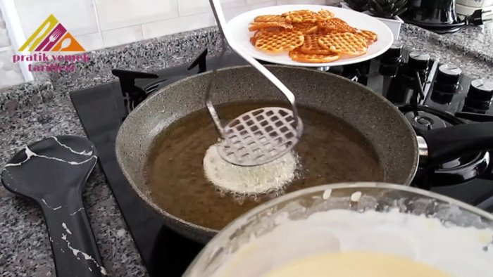 Супер хворост приготовленный при помощи картофелемялки