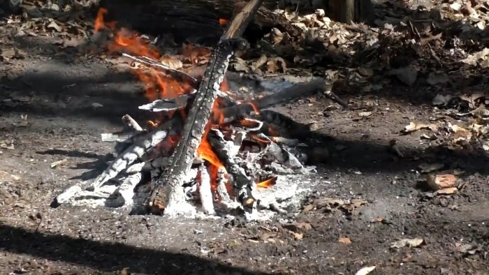Не выбрасывайте старую плиту сделайте из ее решетки складной мангал