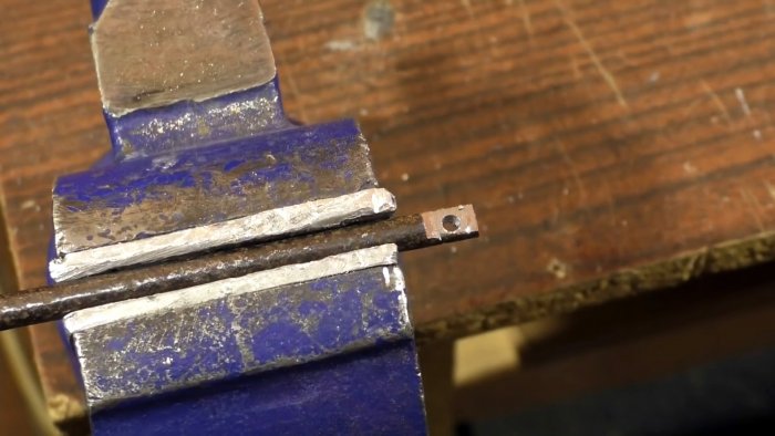 Не выбрасывайте старую плиту сделайте из ее решетки складной мангал